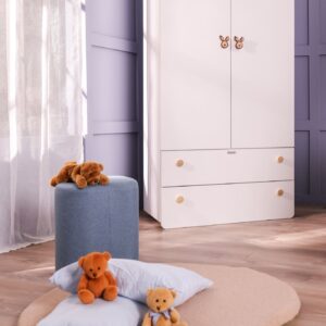Armadio per neonato bianco con pomelli legno naturale