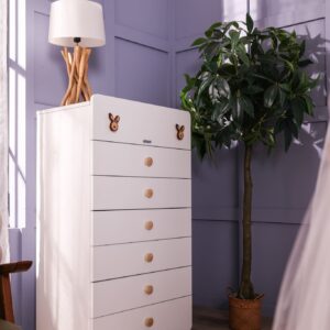 Settimino per cameretta neonato bianco con pomelli legno naturale vista laterale